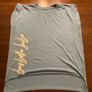 Sleeveless workout top / size S